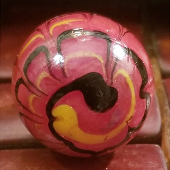 Art Glass Egg 1.5"x1" - Picture 7 of 7